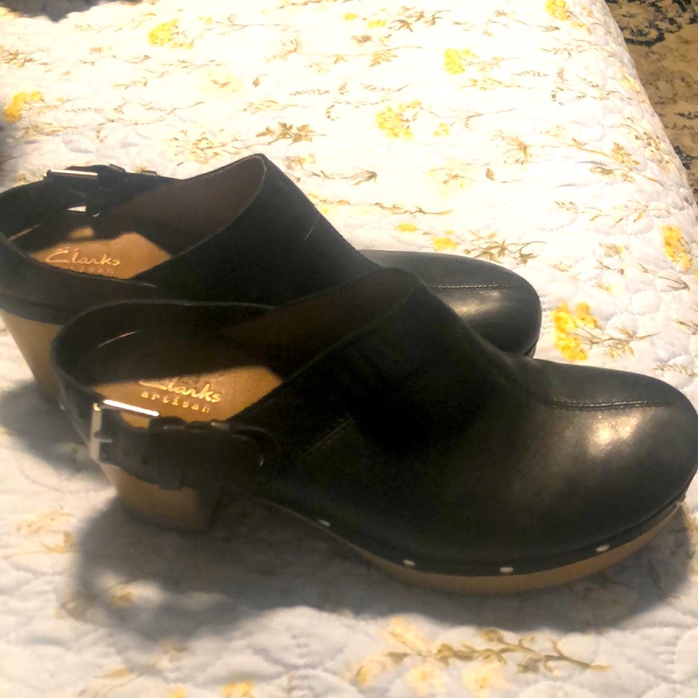 Clark’s black clogs